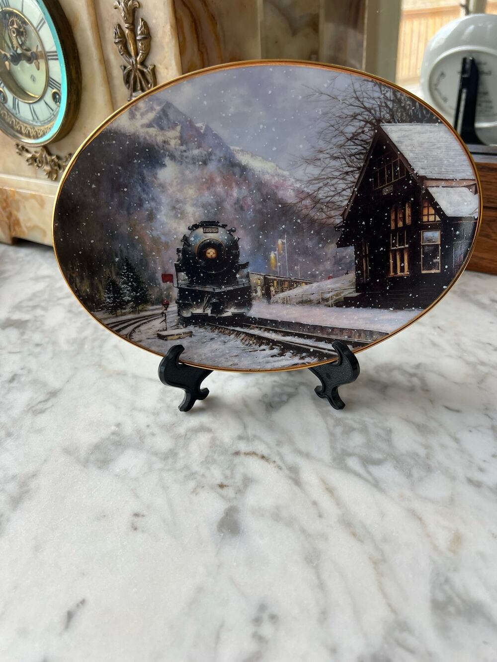 The Hamilton Collection Limited Edition 1997 Early Departure Plate Collection